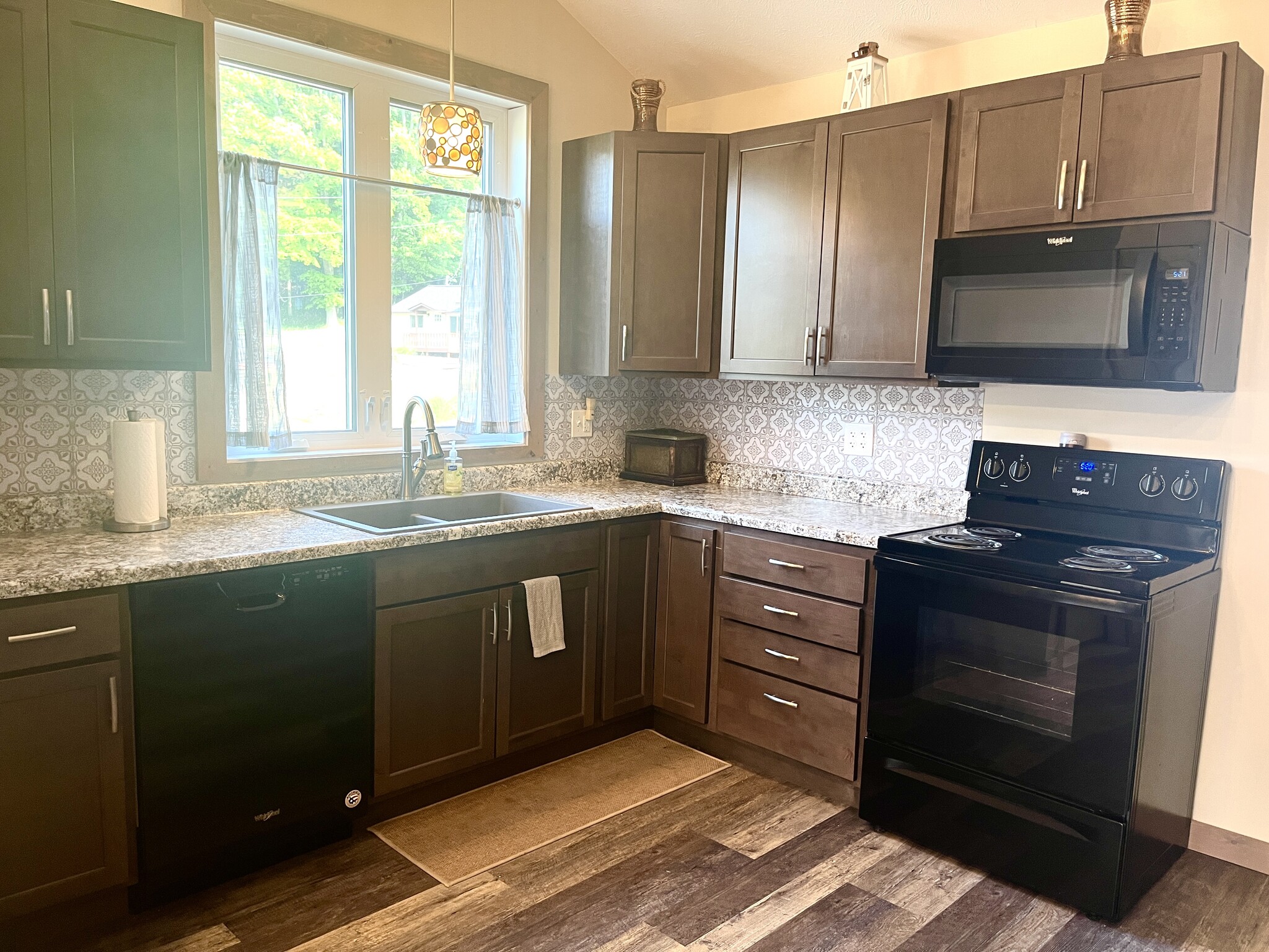 Kitchen - 6023 Barnhart Rd