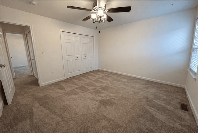 Building Photo - 360 Honey Tree Wy