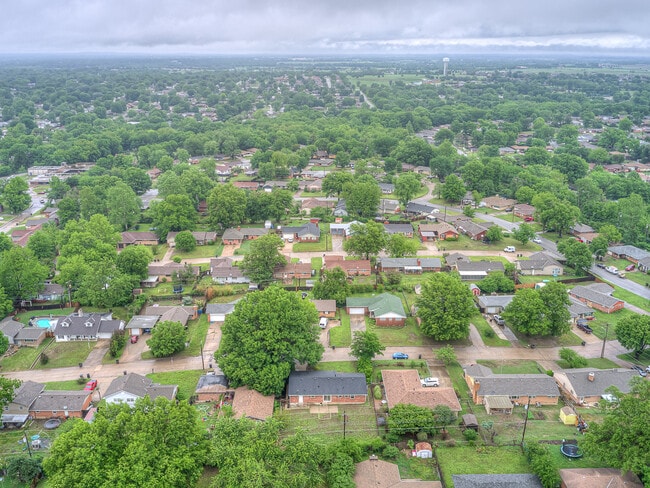 Building Photo - 4729 Baylor Dr