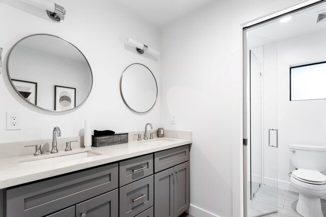 Building Photo - 4633 N 49th Pl