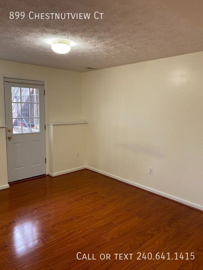Building Photo - 899 Chestnutview Ct