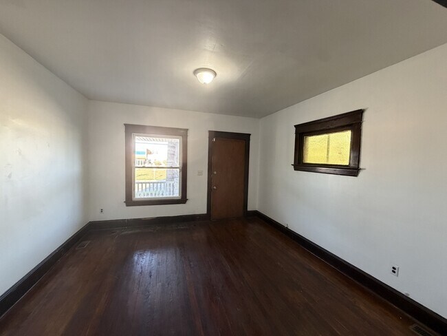 Building Photo - 2958 E 71st St