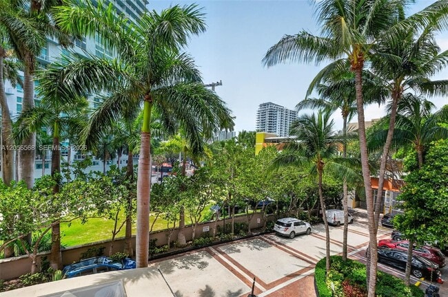 Building Photo - 2000 N Bayshore Dr