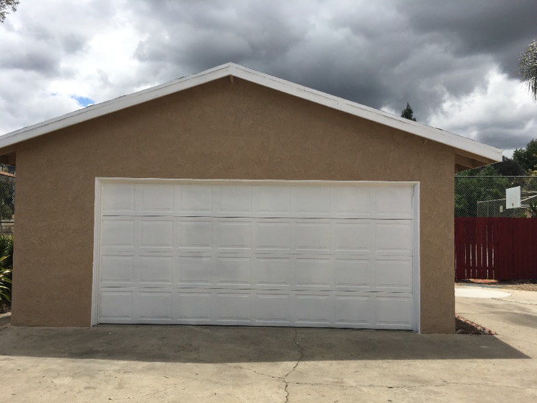 Building Photo - 606 W 4th Ave