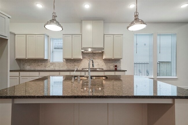 Building Photo - 6 Clearview Terrace Pl