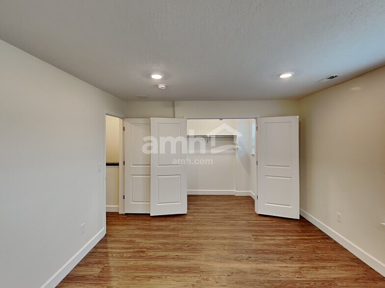 Building Photo - 2402 E Tumbleweed Rd