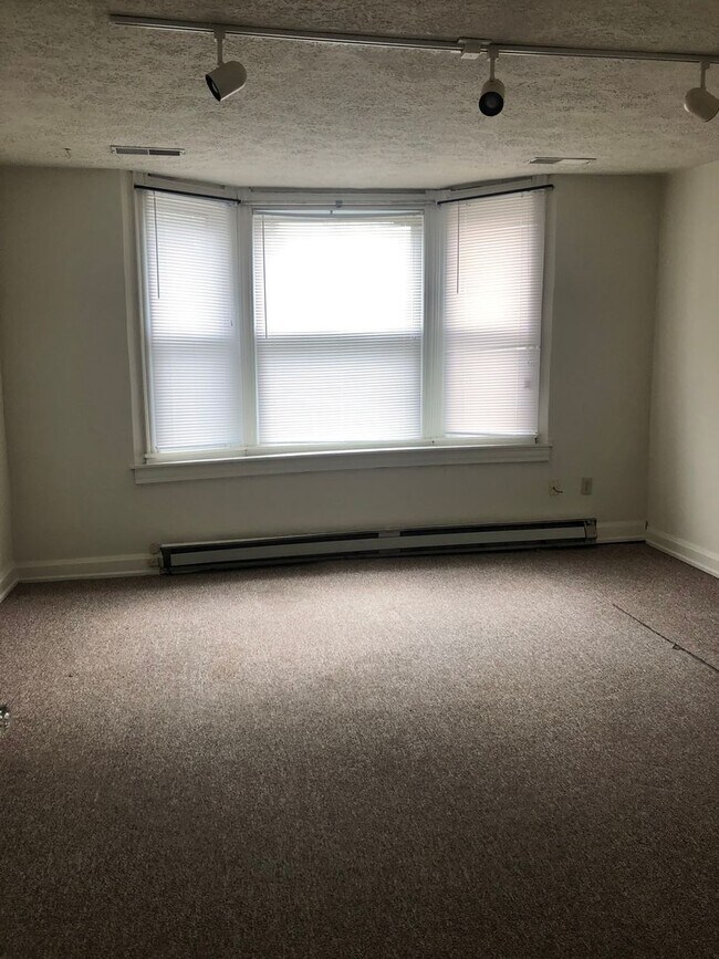 Building Photo - 1115 N College Ave