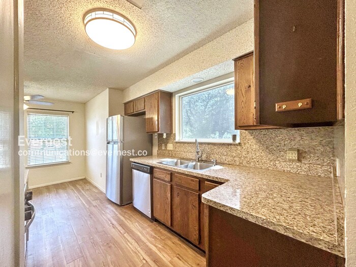 Building Photo - 8309 Wexford Dr