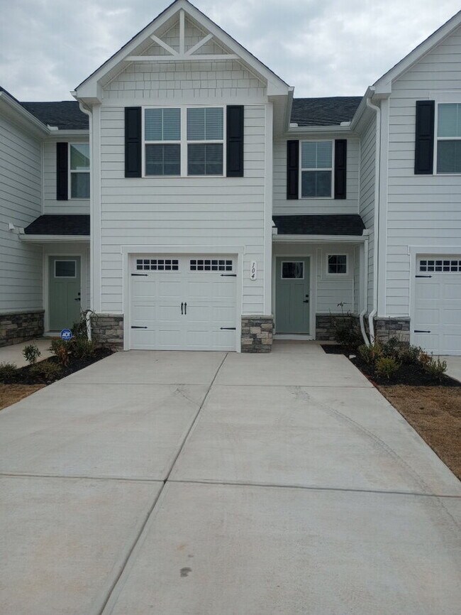 Building Photo - 104 Filly Ln