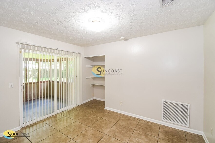 Building Photo - 4533 Jade Dr E
