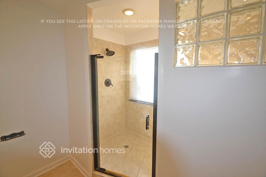 Building Photo - 4937 NW 55th Blvd