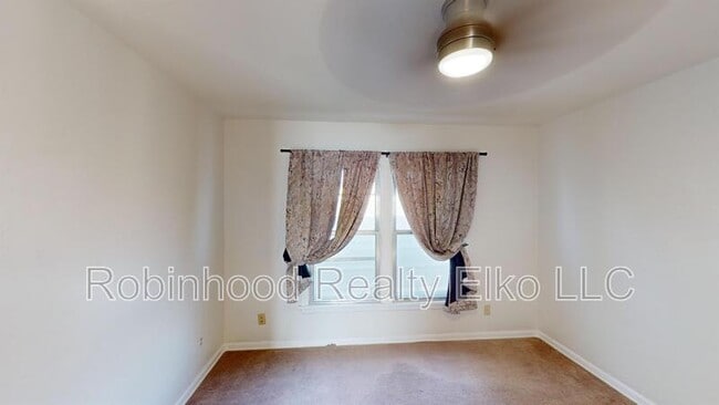 Building Photo - 454 Cedar St
