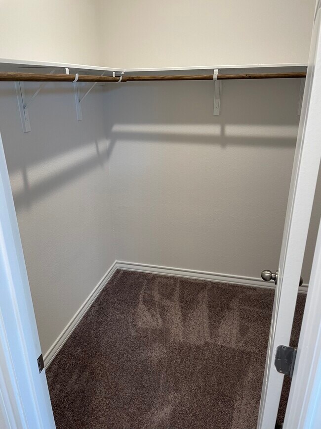 Closet - 878 Pepperbark Loop