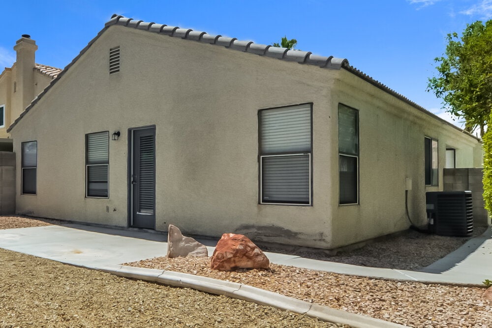 Building Photo - 2058 Waverly Cir