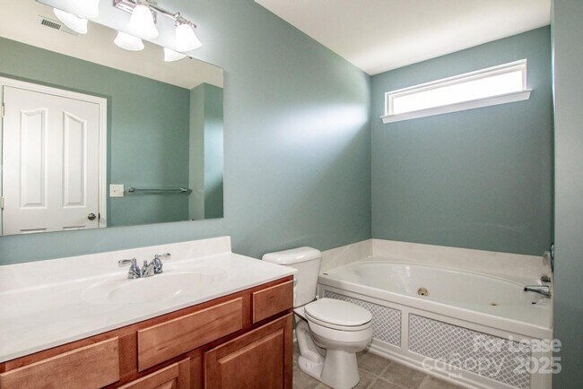 Building Photo - 9366 Greenheather Dr