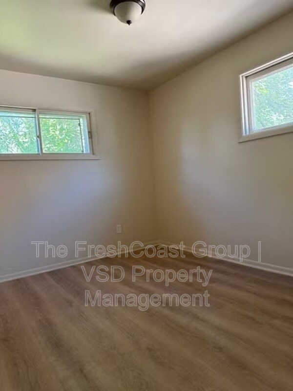 Building Photo - 789 Wayside Rd