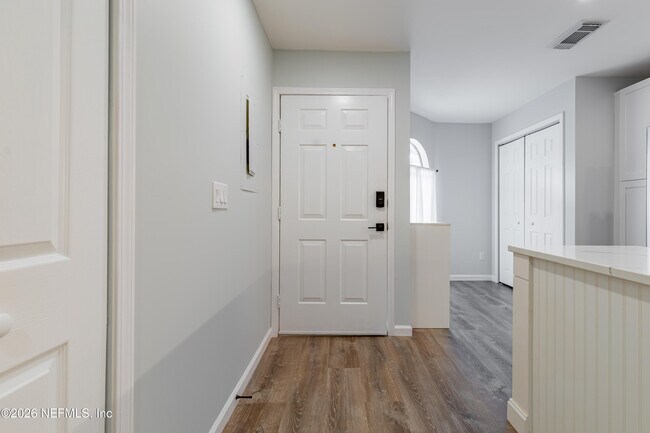Building Photo - 8118 Baymeadows Cir E