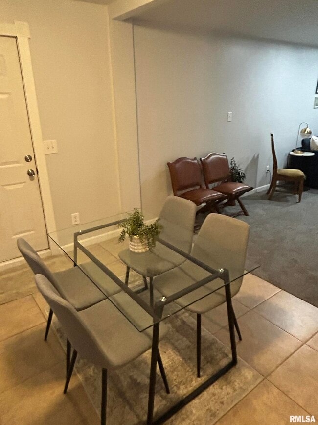 Building Photo - 5106 N Glen Elm Dr