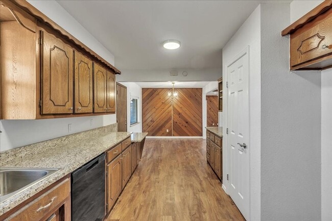 Building Photo - Home in the Heart of Yukon