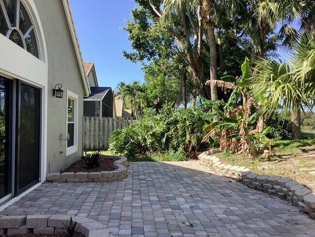 Building Photo - 1851 Oak Berry Cir