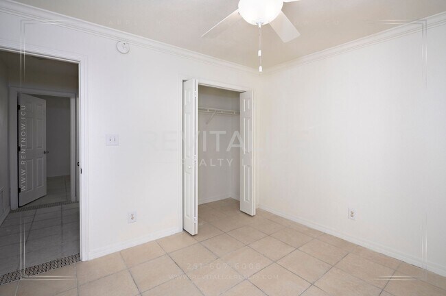 Building Photo - Lovely Brick Home Just Minutes from the Be...