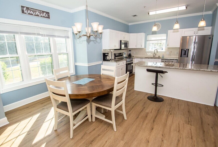 Building Photo - 4868 Dahlia Ct