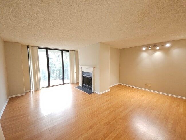 Building Photo - 511 Aurora Ave