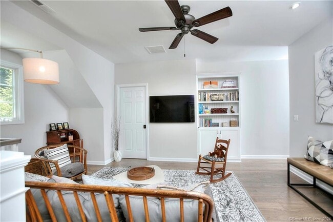 Building Photo - 1 Otter Trail