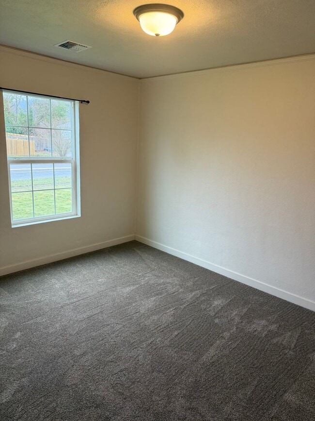 Building Photo - 260 E Sherman St