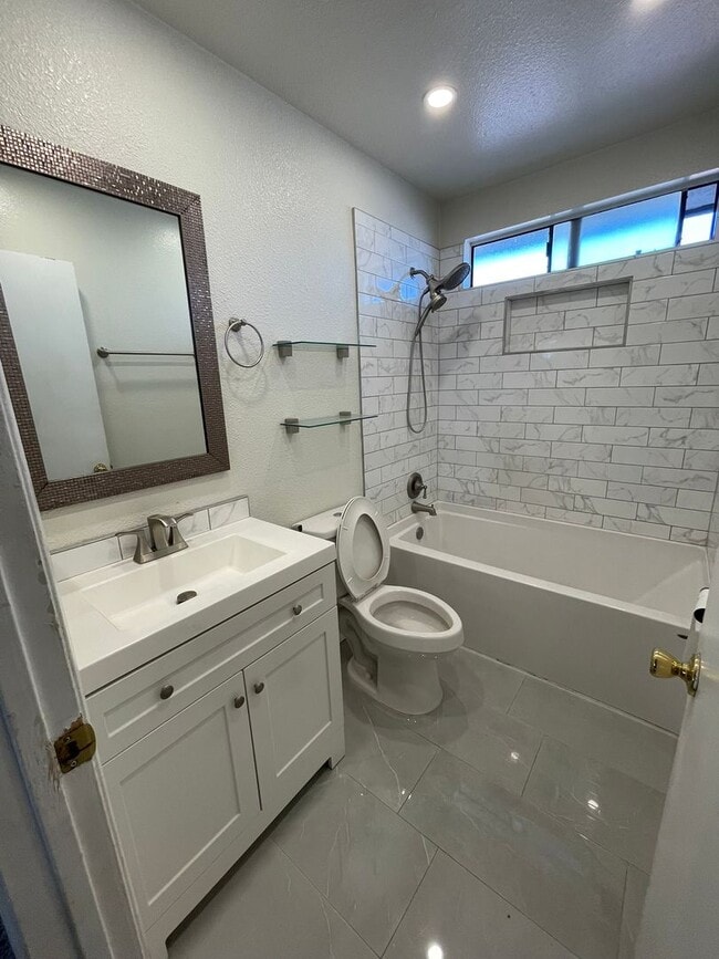 Building Photo - 2BD/1.5BA Condo in Rialto!