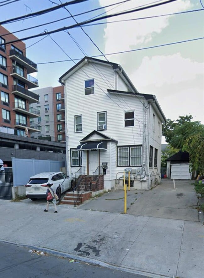 Primary Photo - 87-23 178th St