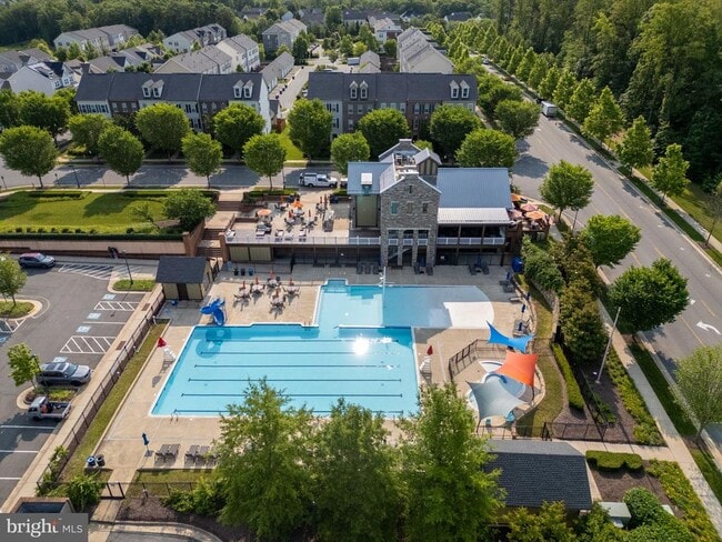 Building Photo - 214 Almond Dr