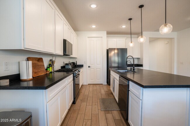 Building Photo - 4368 N Pioneer Dr