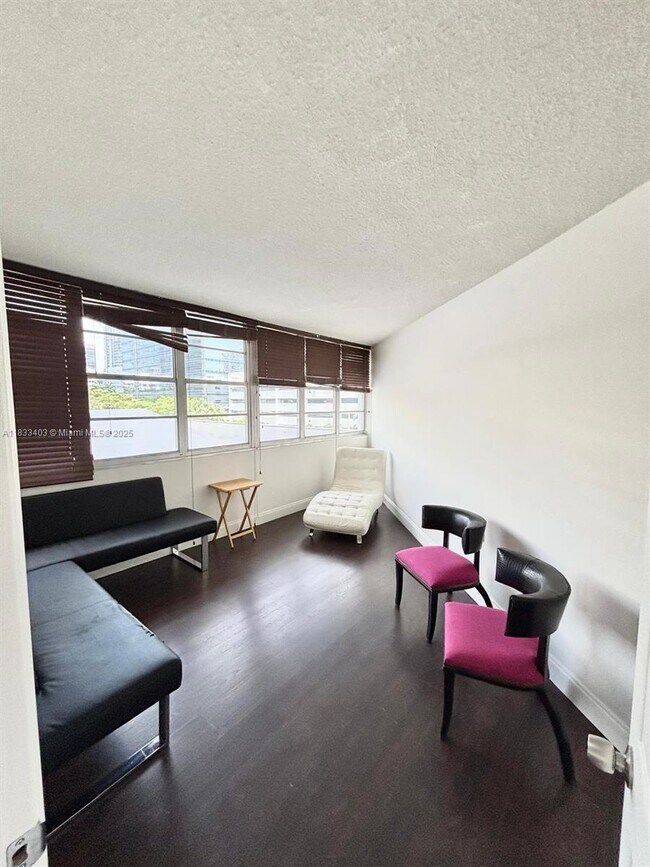 Building Photo - 801 Brickell Bay Dr