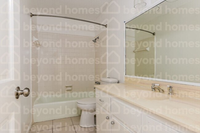 Building Photo - Updated 4 Bed Home in Reservoir with Moder...