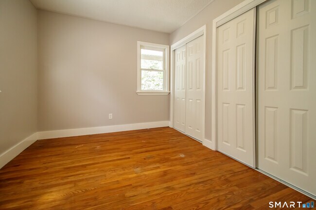 Building Photo - 13 Ingraham Pl