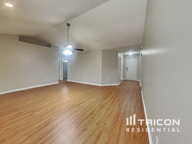 Building Photo - 1802 Bellwick Dr