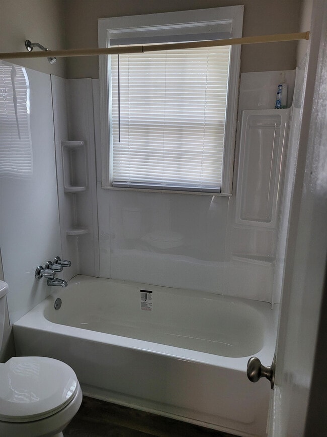 Building Photo - 332 S Bull St