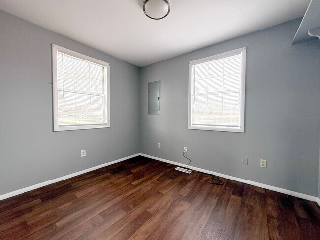 Building Photo - 230 W Jere Whitson Rd