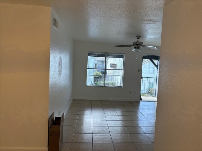 Building Photo - 7200 Clarewood Dr