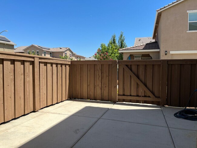 Building Photo - 10833 Portico Cir