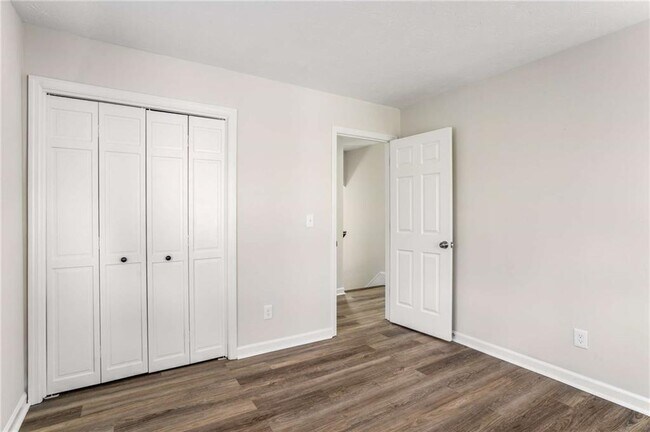 Building Photo - 1813 N Creek Cir