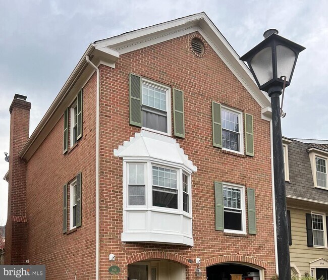 Building Photo - 9551 Duffer Way