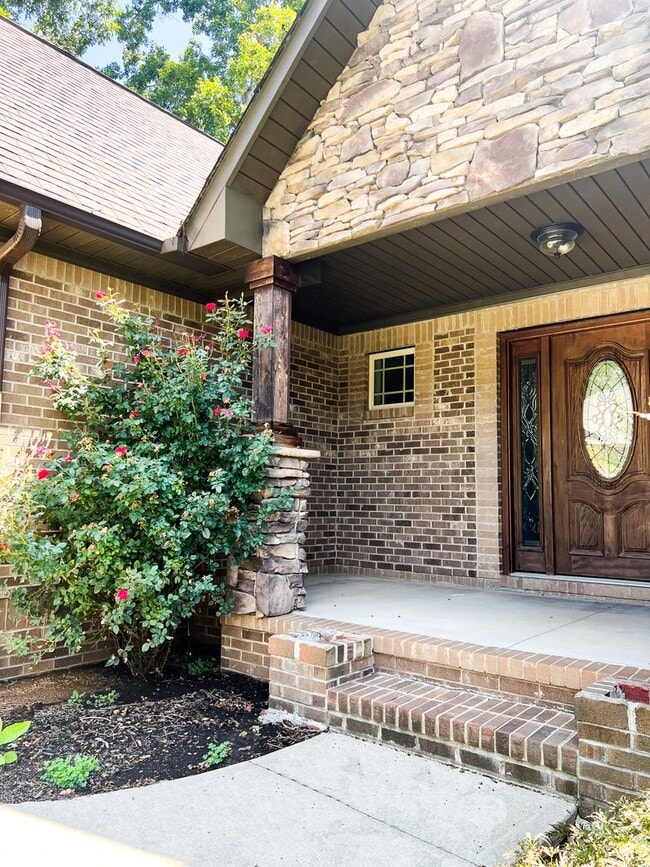 Building Photo - Single Family Home