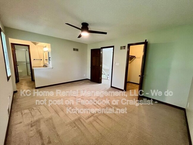 Building Photo - 3868 SW Harbor Dr