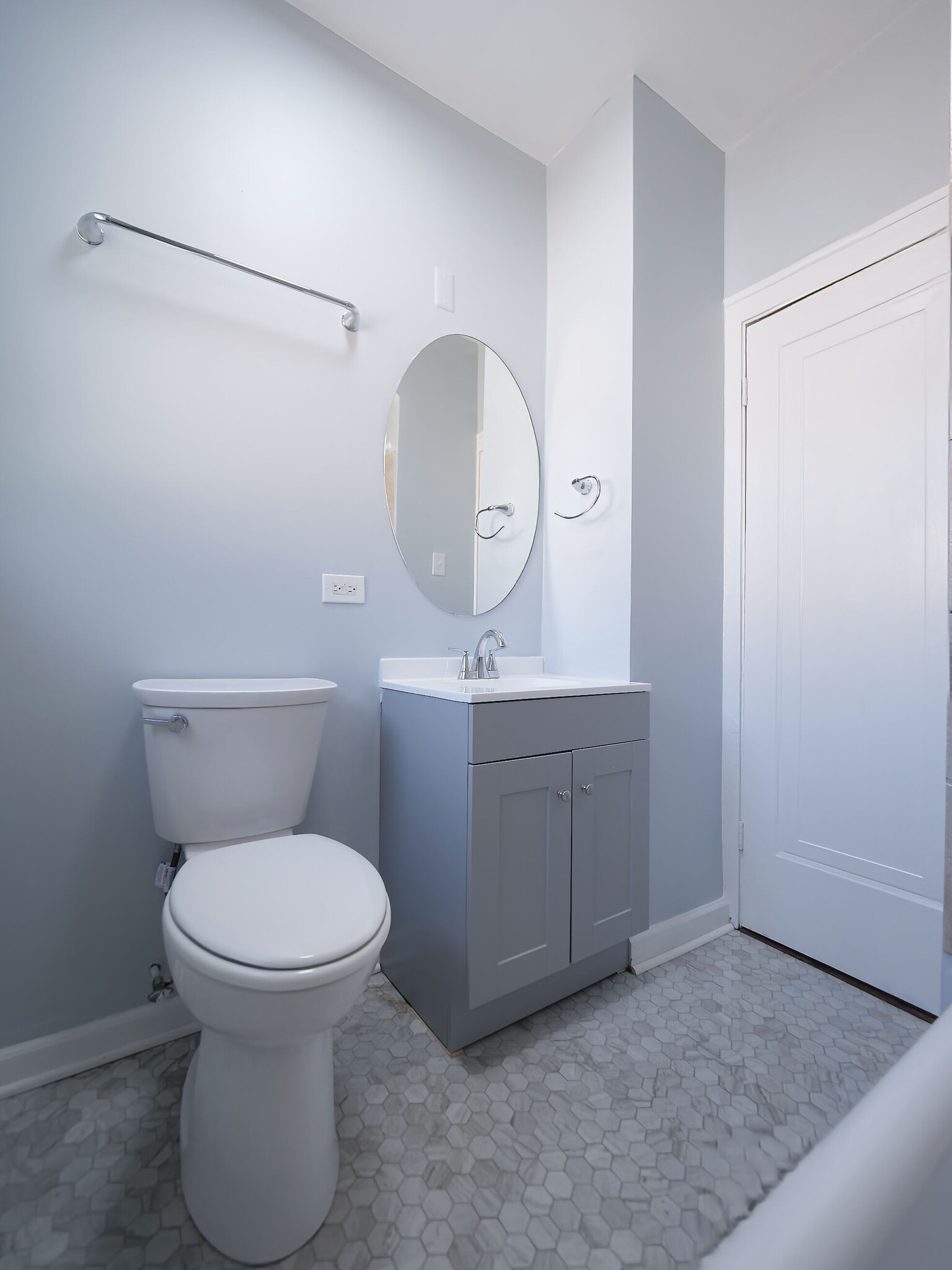 Bathroom / vanity - 5351 S Laflin St