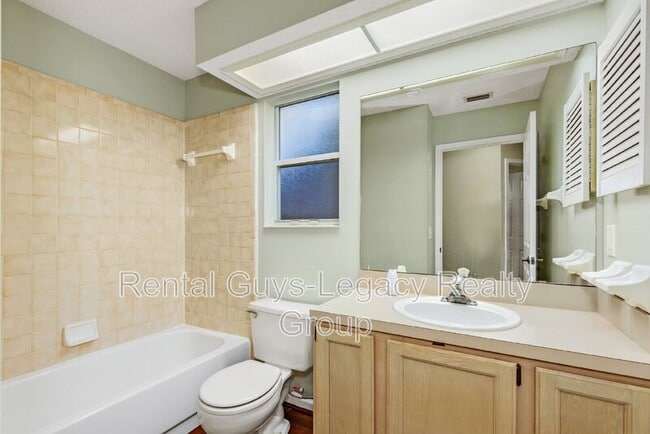 Building Photo - 3861 Karissa Ann Pl E