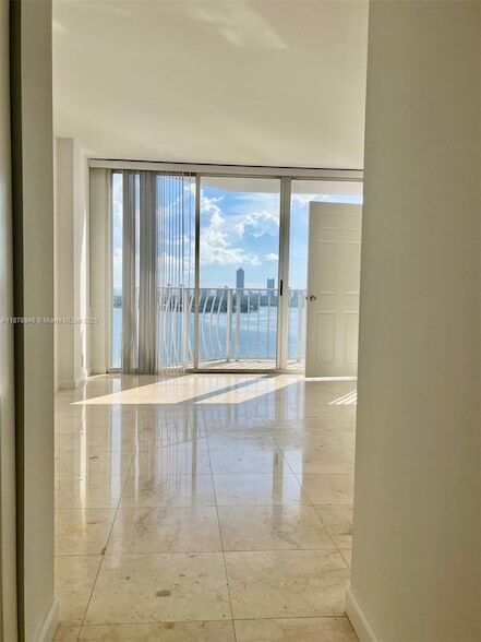 Building Photo - 7601 E Treasure Dr