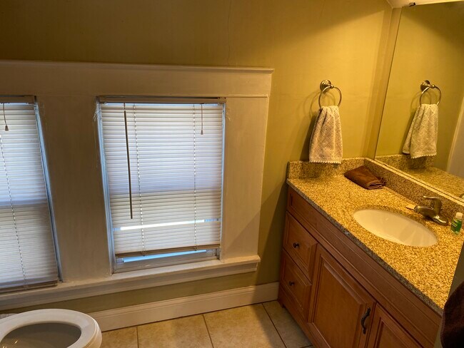 Building Photo - 2504 Girard Avenue South