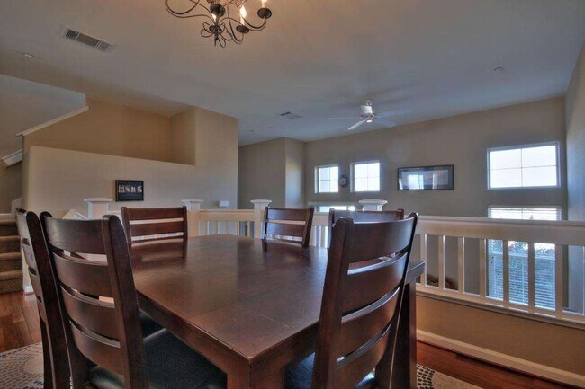 Building Photo - Beautifully Updated Union City Townhome w/ Community Amenities & Vaulted Ceilings